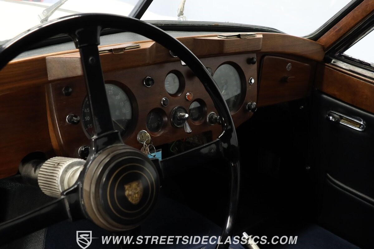 Jaguar-XK-1956-Coupe-38