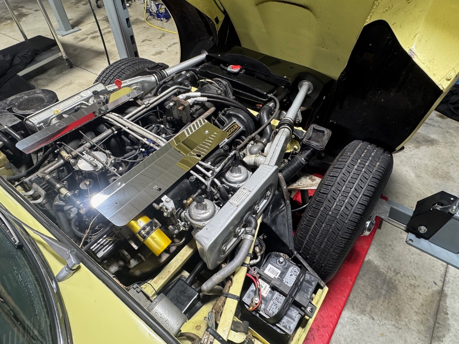 Jaguar-XK-1974-Convertible-18