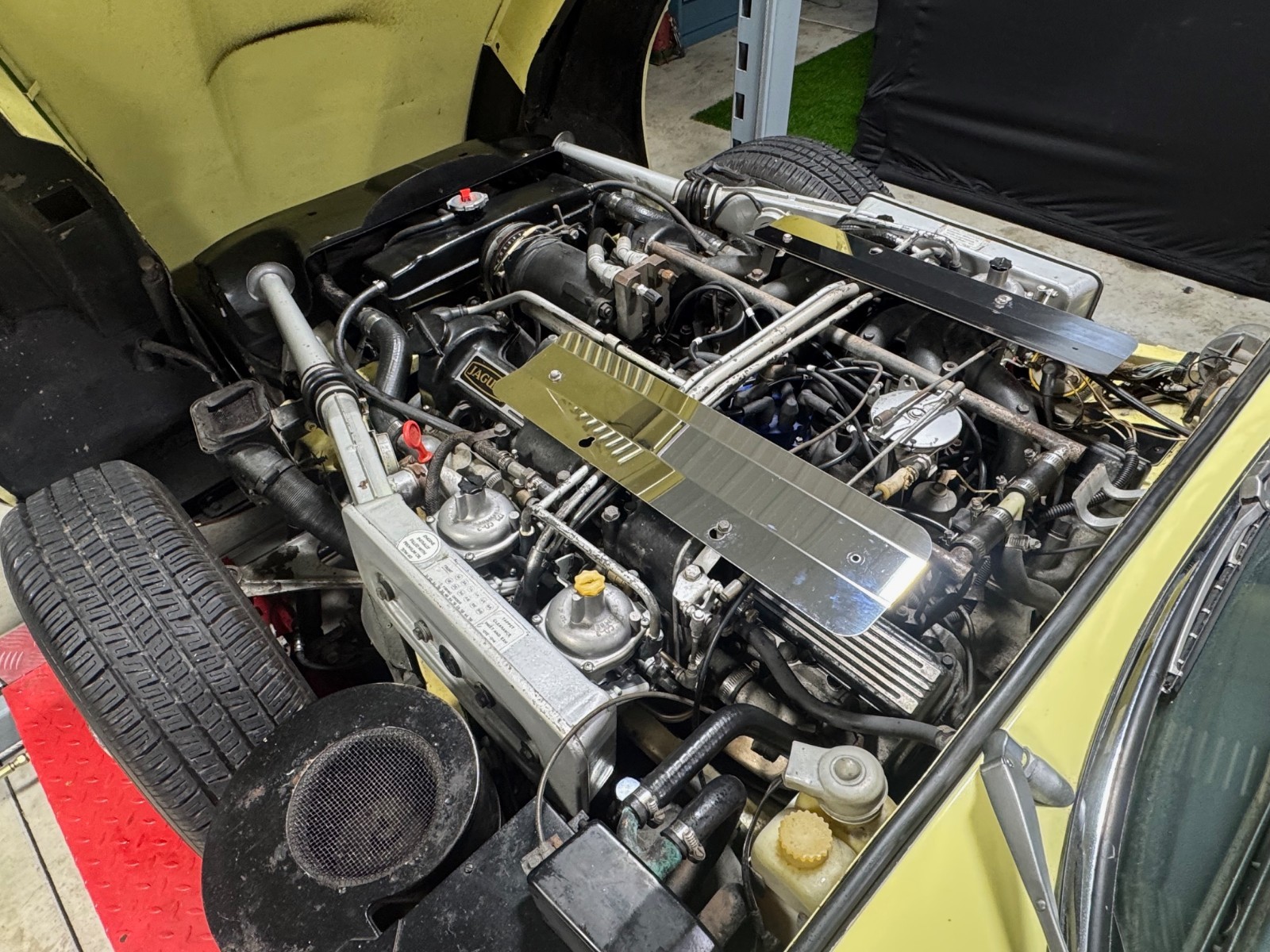 Jaguar-XK-1974-Convertible-19