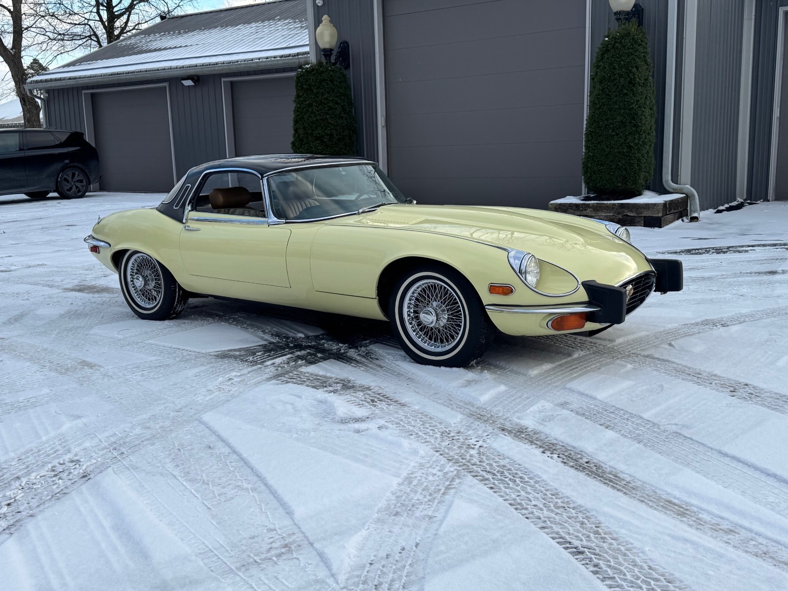 Jaguar-XK-1974-Convertible-2