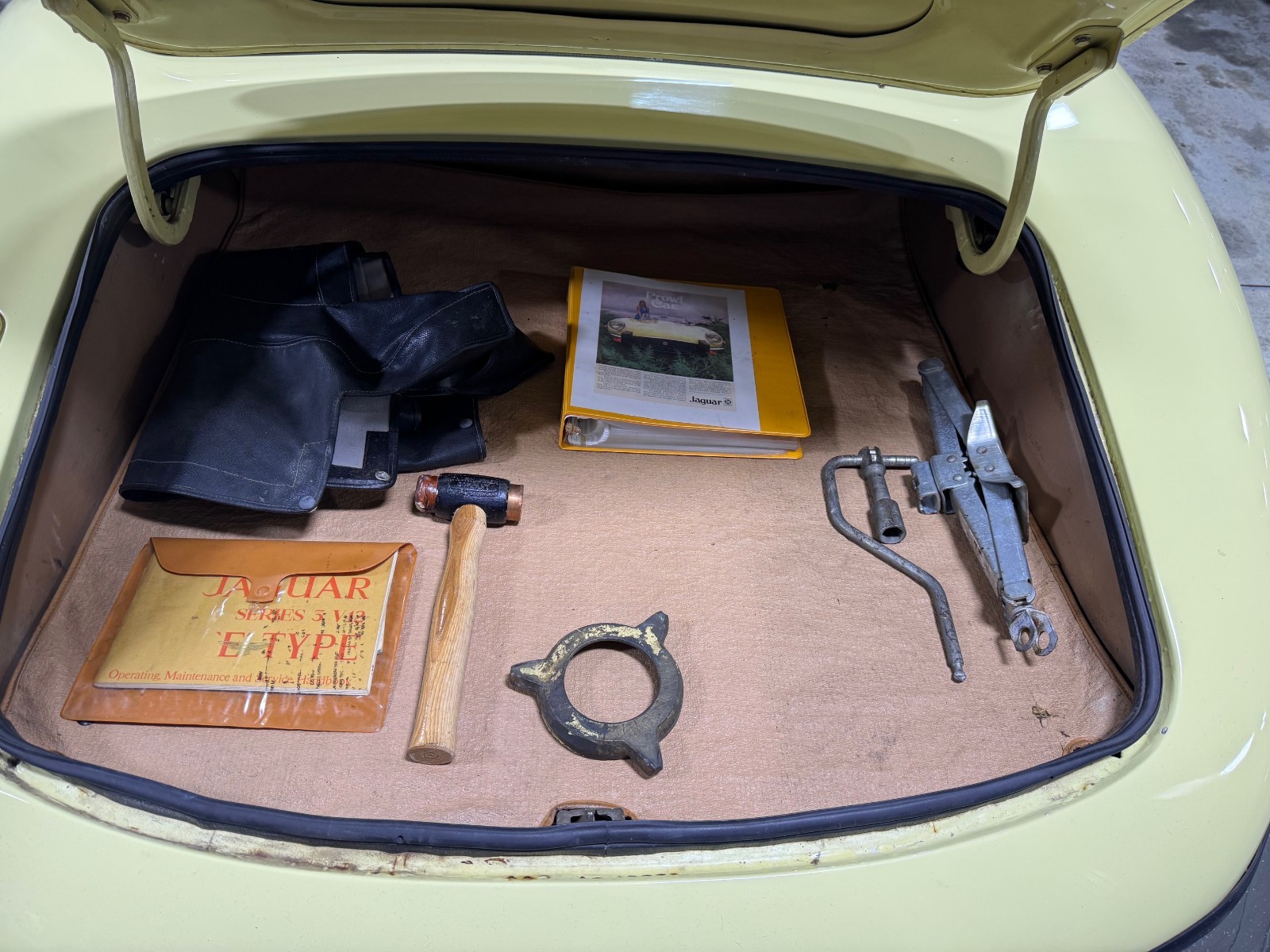 Jaguar-XK-1974-Convertible-20