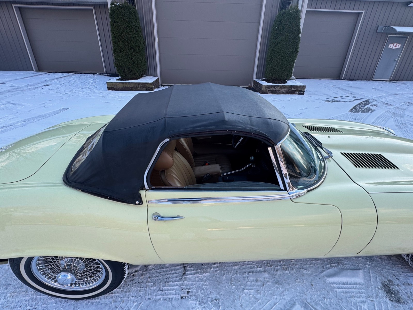 Jaguar-XK-1974-Convertible-8