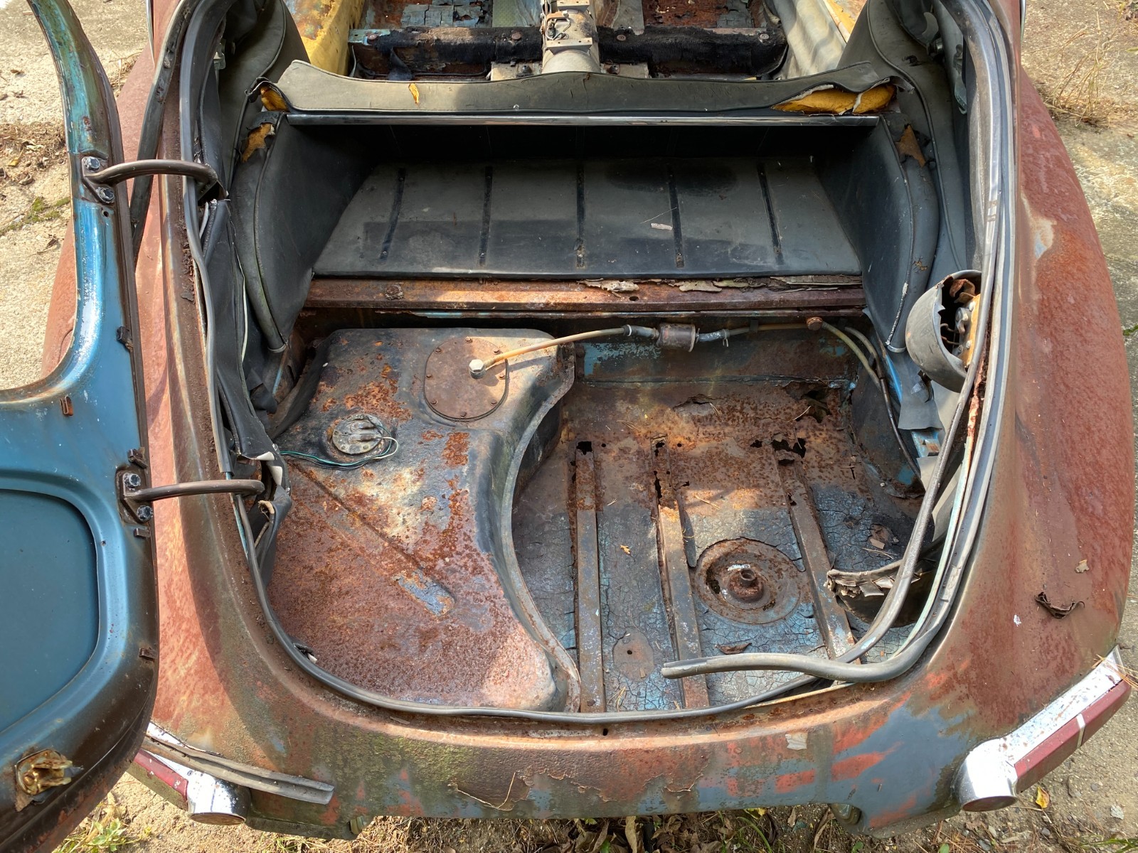 Jaguar-XKE-1968-22-13