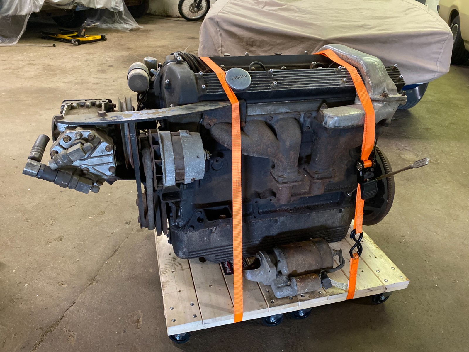 Jaguar-XKE-1968-22-14