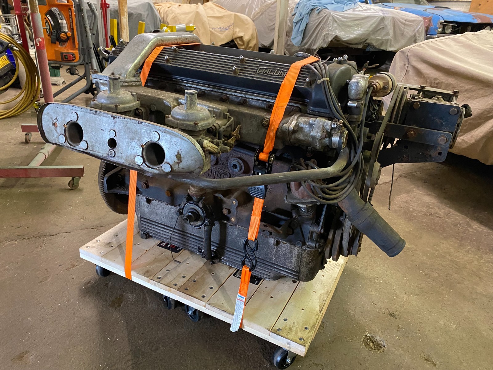 Jaguar-XKE-1968-22-15