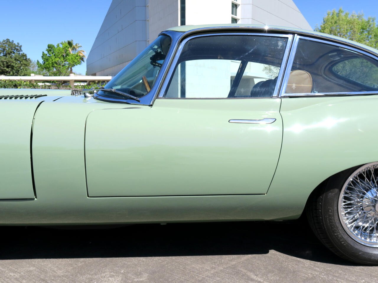 Jaguar-XKE-1971-Classic-Car-12