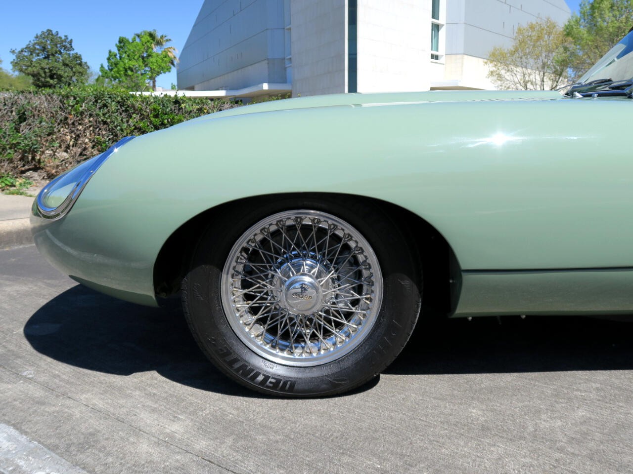 Jaguar-XKE-1971-Classic-Car-13