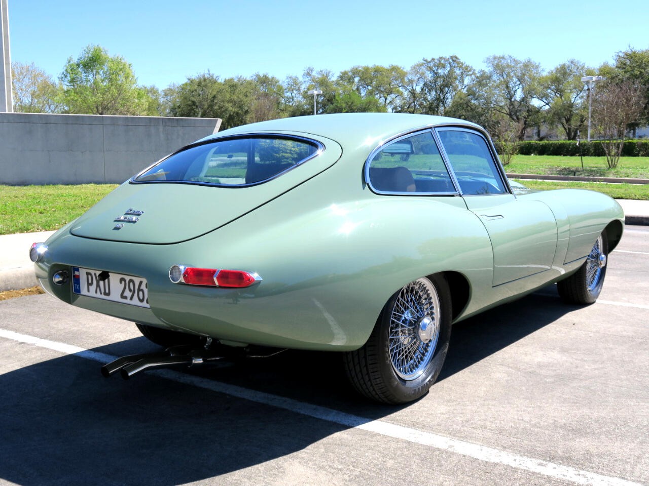 Jaguar-XKE-1971-Classic-Car-19