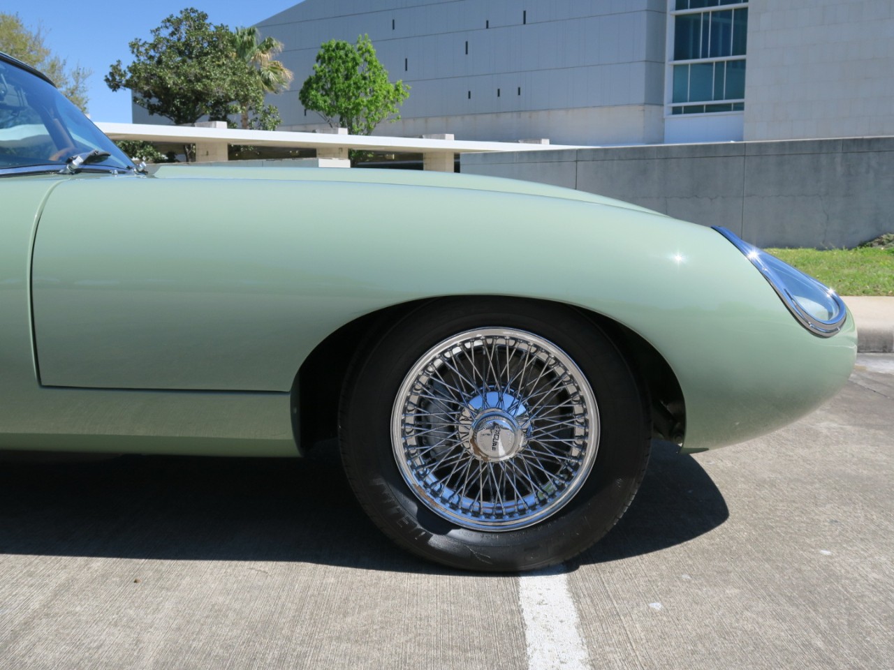 Jaguar-XKE-1971-Classic-Car-25