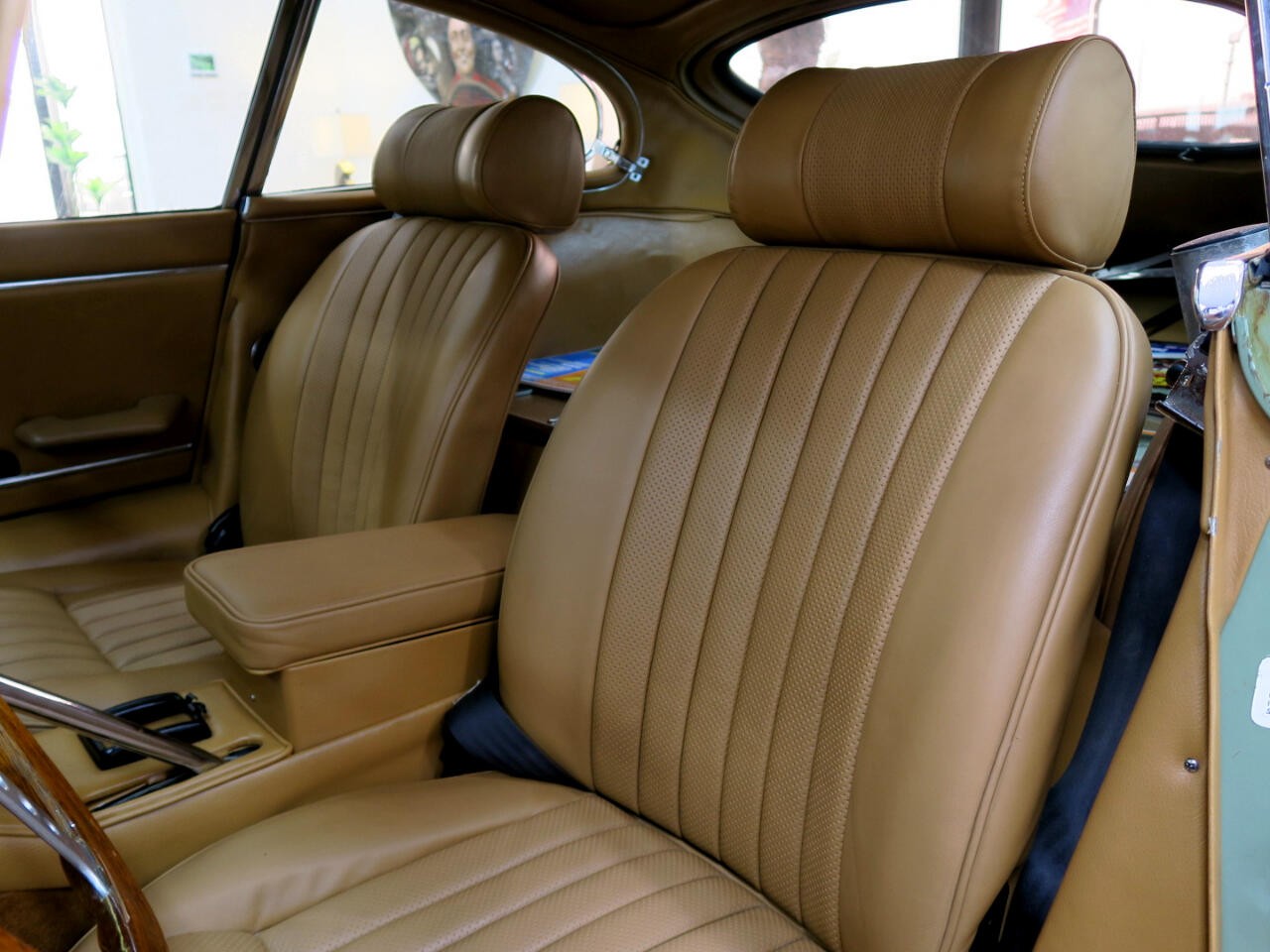 Jaguar-XKE-1971-Classic-Car-29