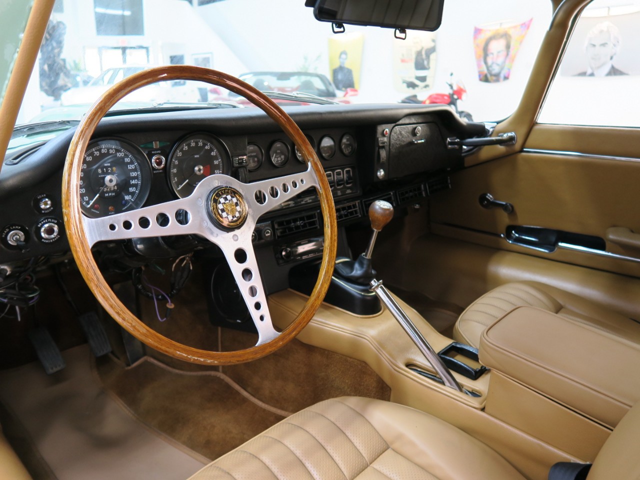 Jaguar-XKE-1971-Classic-Car-30