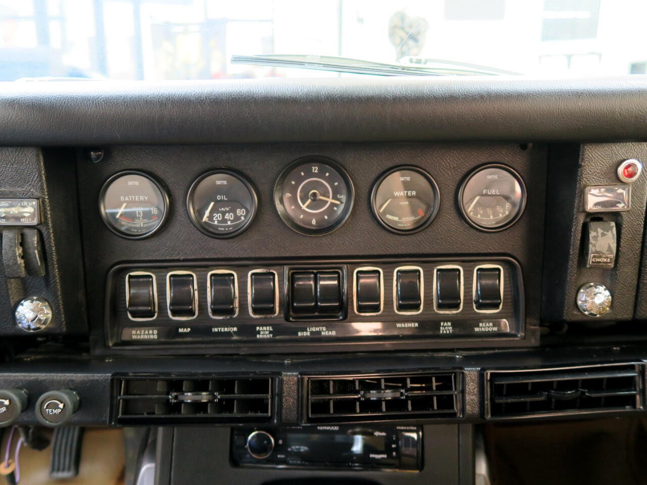 Jaguar-XKE-1971-Classic-Car-34