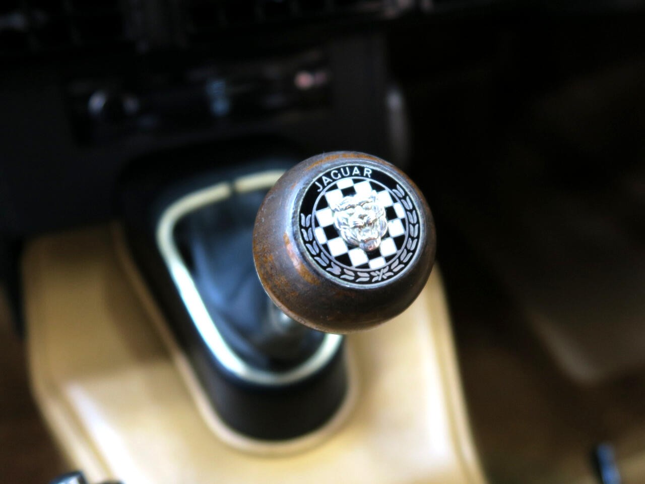 Jaguar-XKE-1971-Classic-Car-35