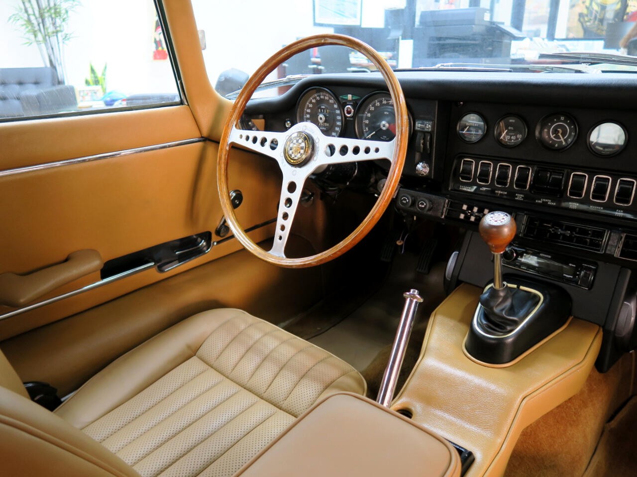 Jaguar-XKE-1971-Classic-Car-36