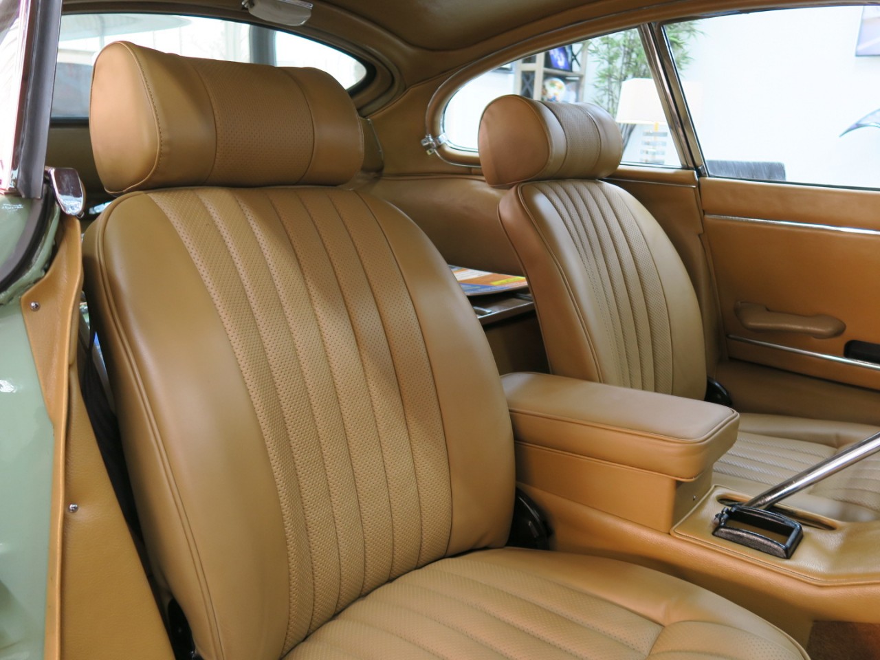 Jaguar-XKE-1971-Classic-Car-39