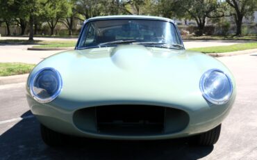 Jaguar-XKE-1971-Classic-Car-4