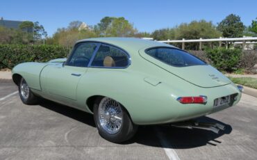 Jaguar-XKE-1971-Classic-Car-7