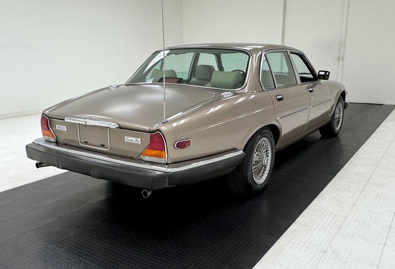Jaguar-Xj6-1986-Antelope-Metallic-Doeskin-1