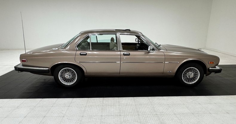 Jaguar-Xj6-1986-Antelope-Metallic-Doeskin-12