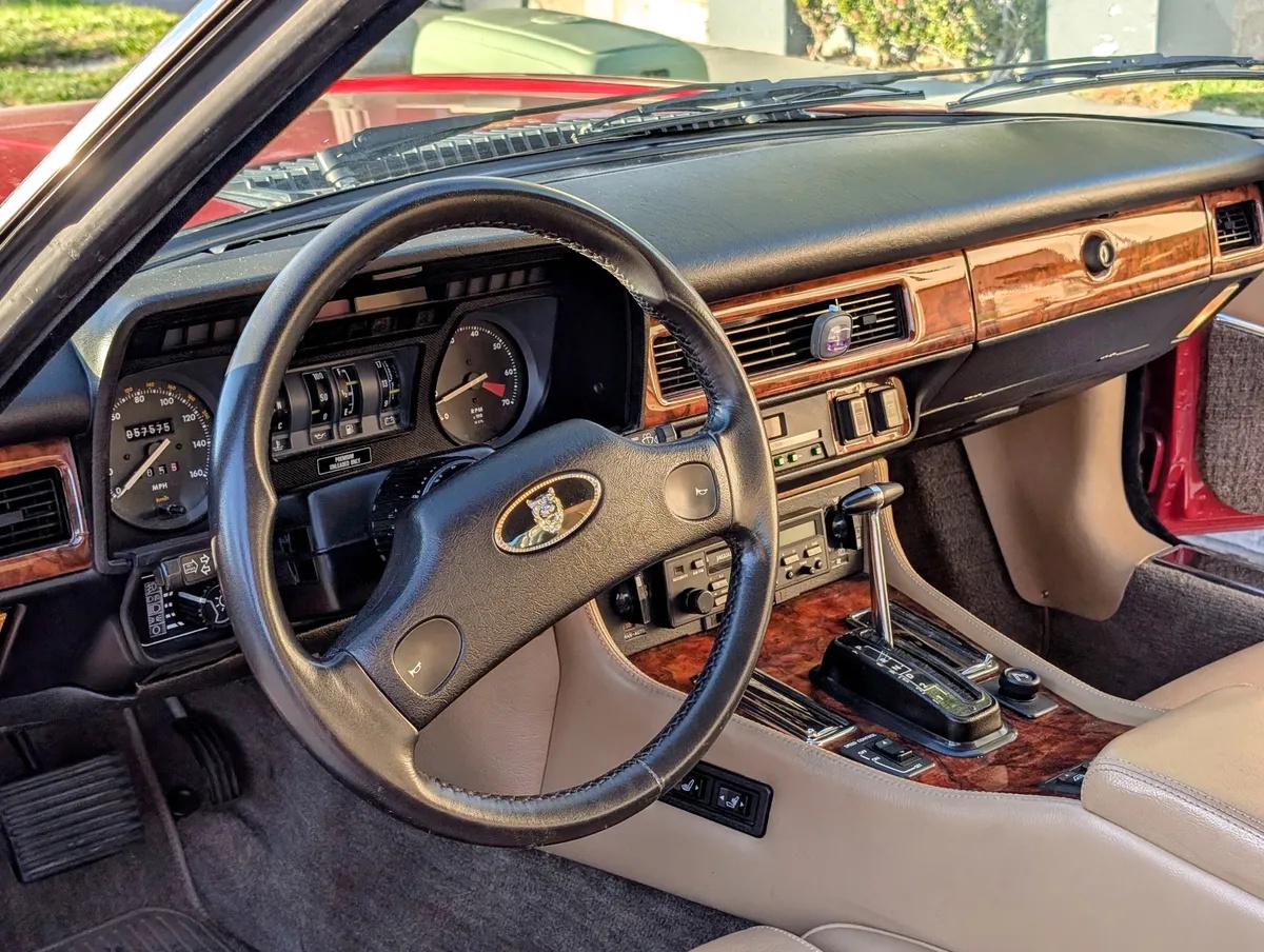 Jaguar-Xjs-1989-Red-Tan-13