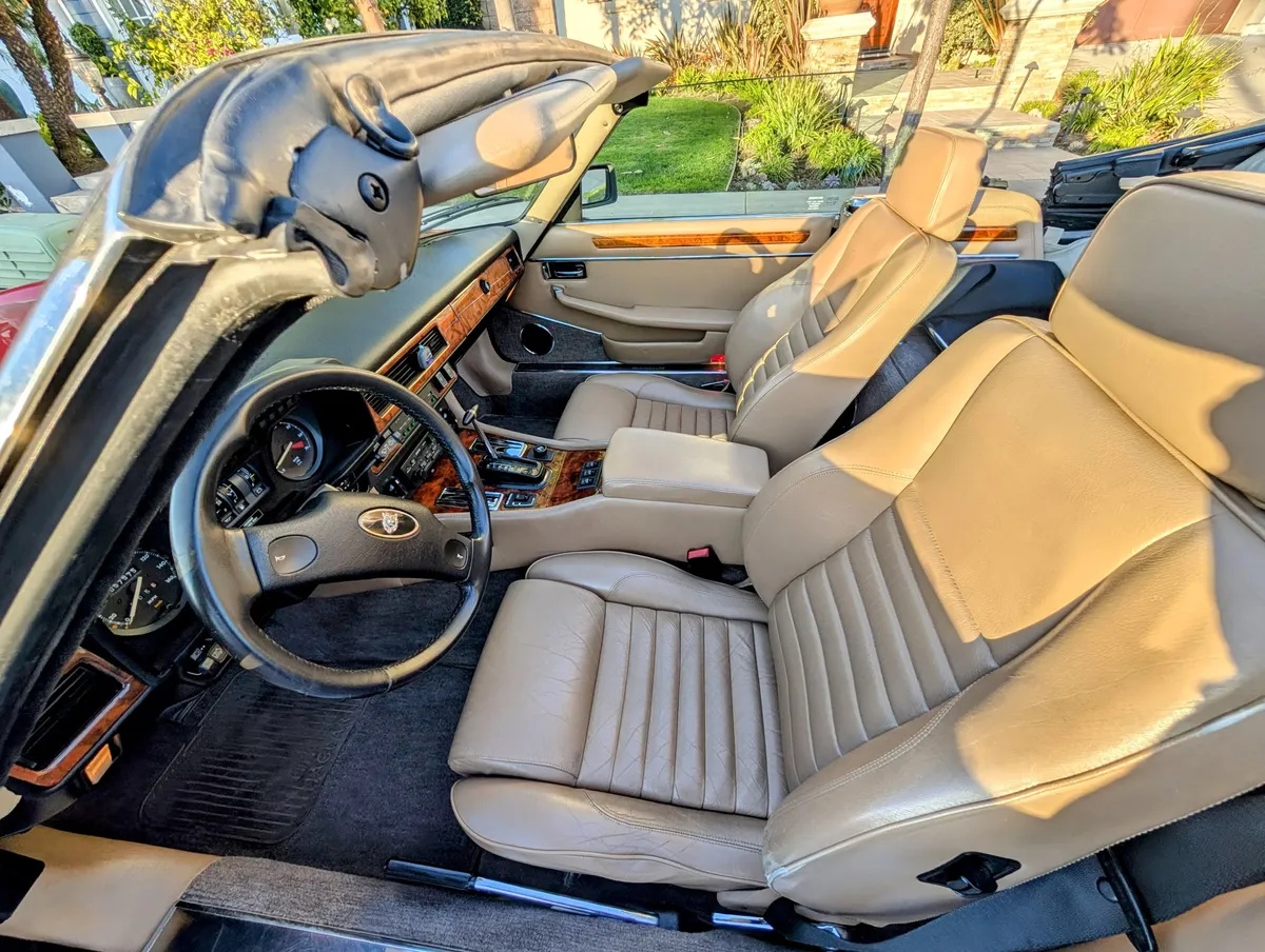 Jaguar-Xjs-1989-Red-Tan-3