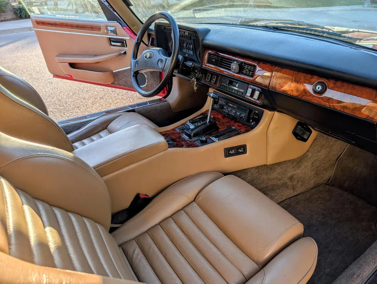 Jaguar-Xjs-1989-Red-Tan-9