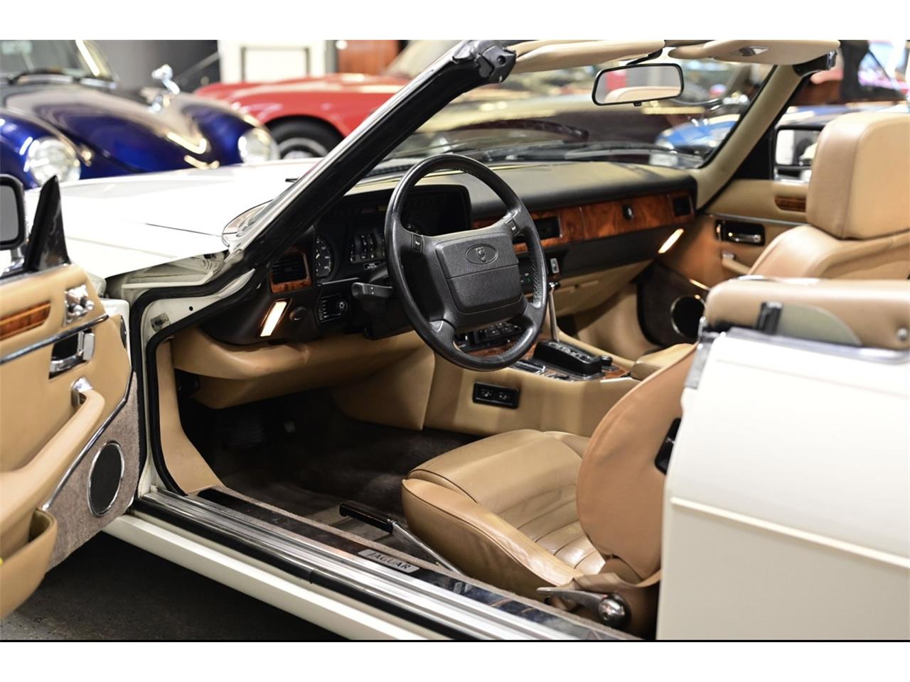 Jaguar-Xjs-1990-White-Beige-16