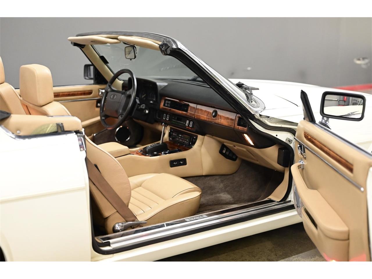 Jaguar-Xjs-1990-White-Beige-23