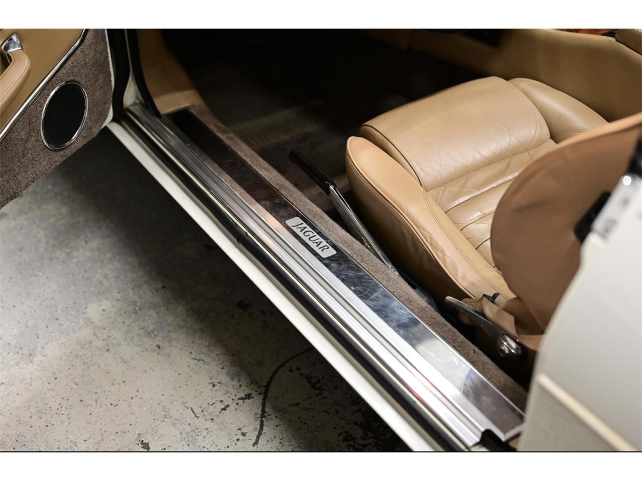 Jaguar-Xjs-1990-White-Beige-24