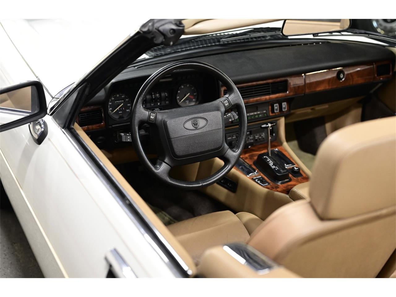 Jaguar-Xjs-1990-White-Beige-28