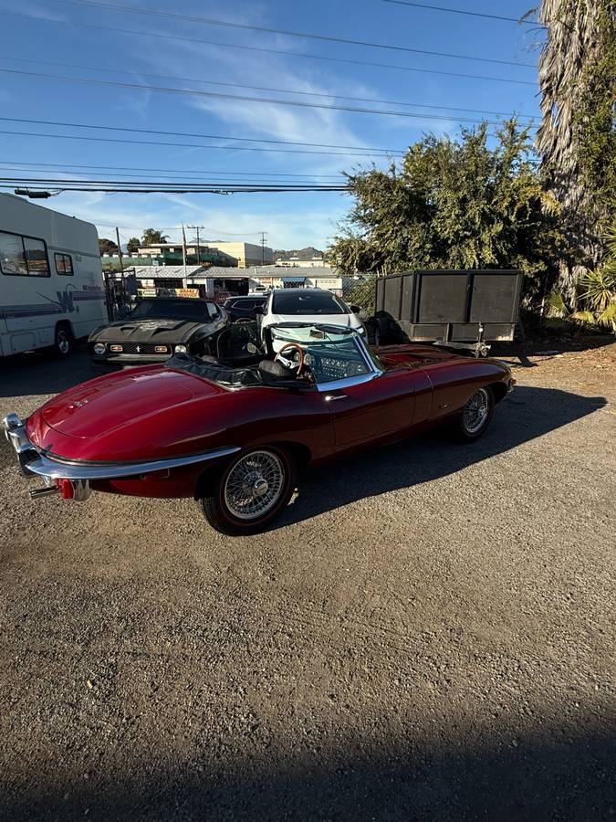 Jaguar-e-type-1971-3