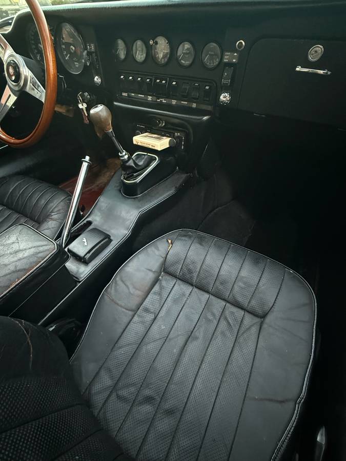 Jaguar-e-type-1971-6