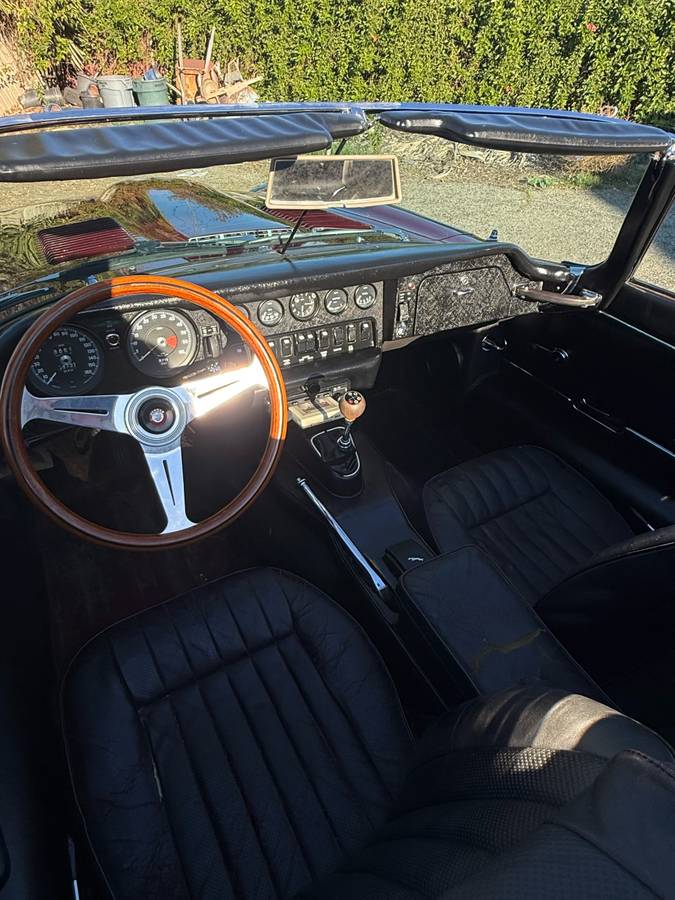 Jaguar-e-type-1971-7