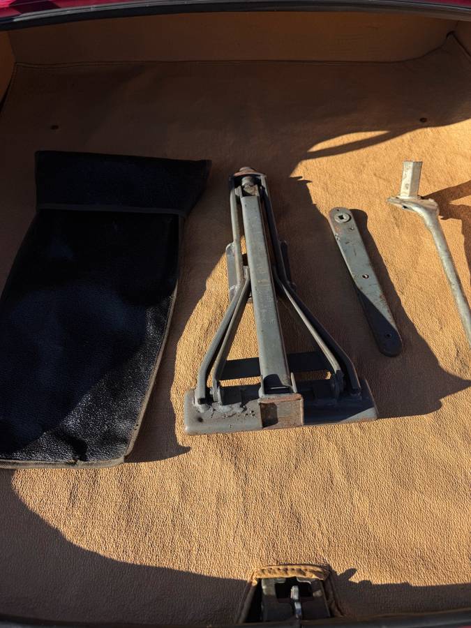 Jaguar-e-type-1971-9