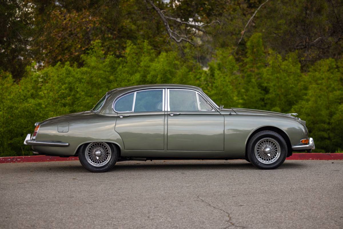 Jaguar-s-type-1965-green-13