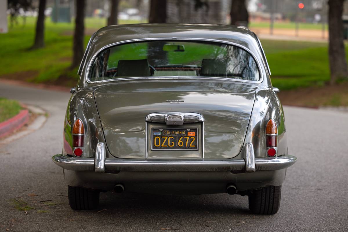 Jaguar-s-type-1965-green-2