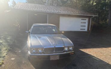 Jaguar-vanden-plas-1988-1