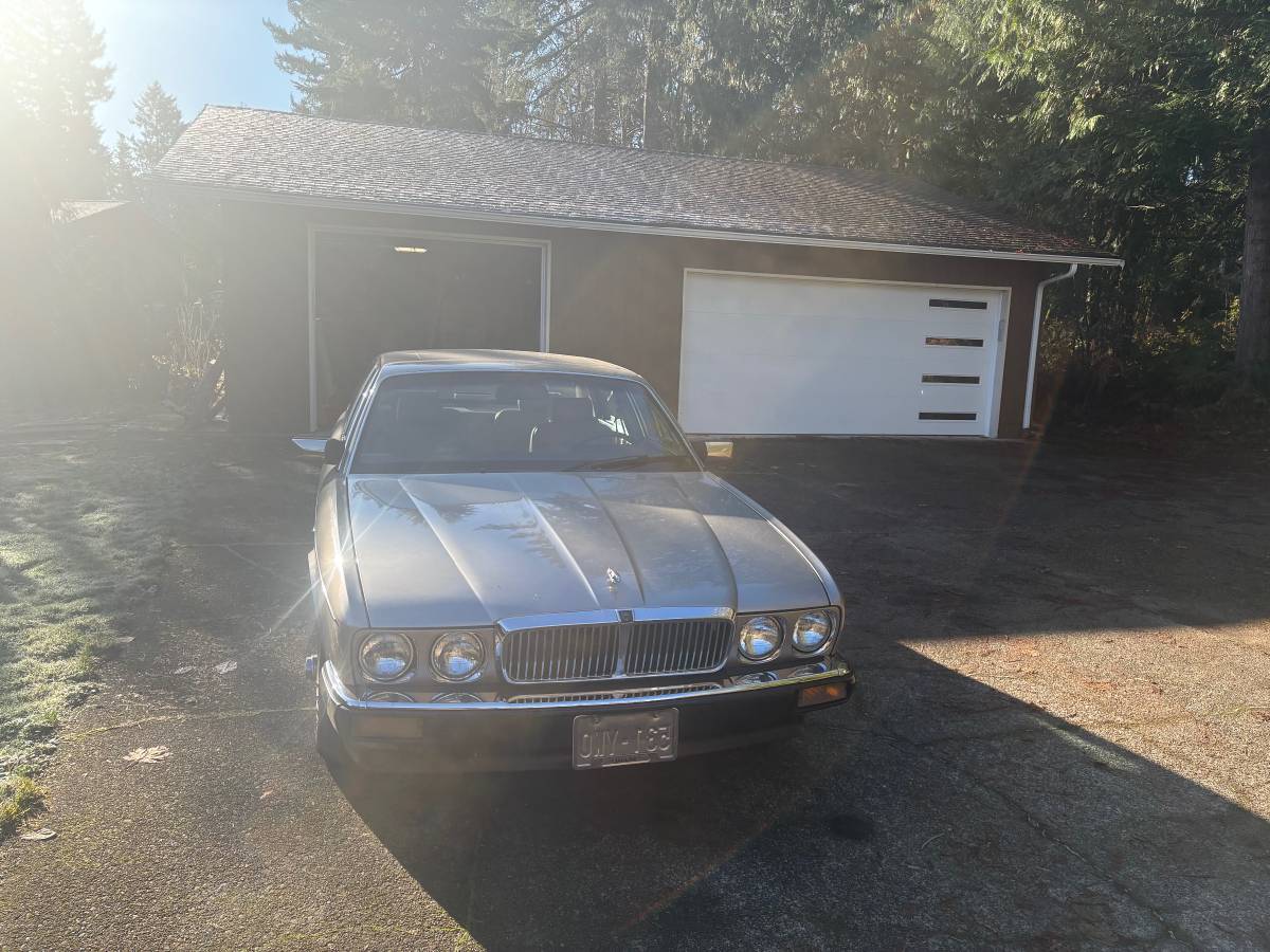 Jaguar-vanden-plas-1988-1