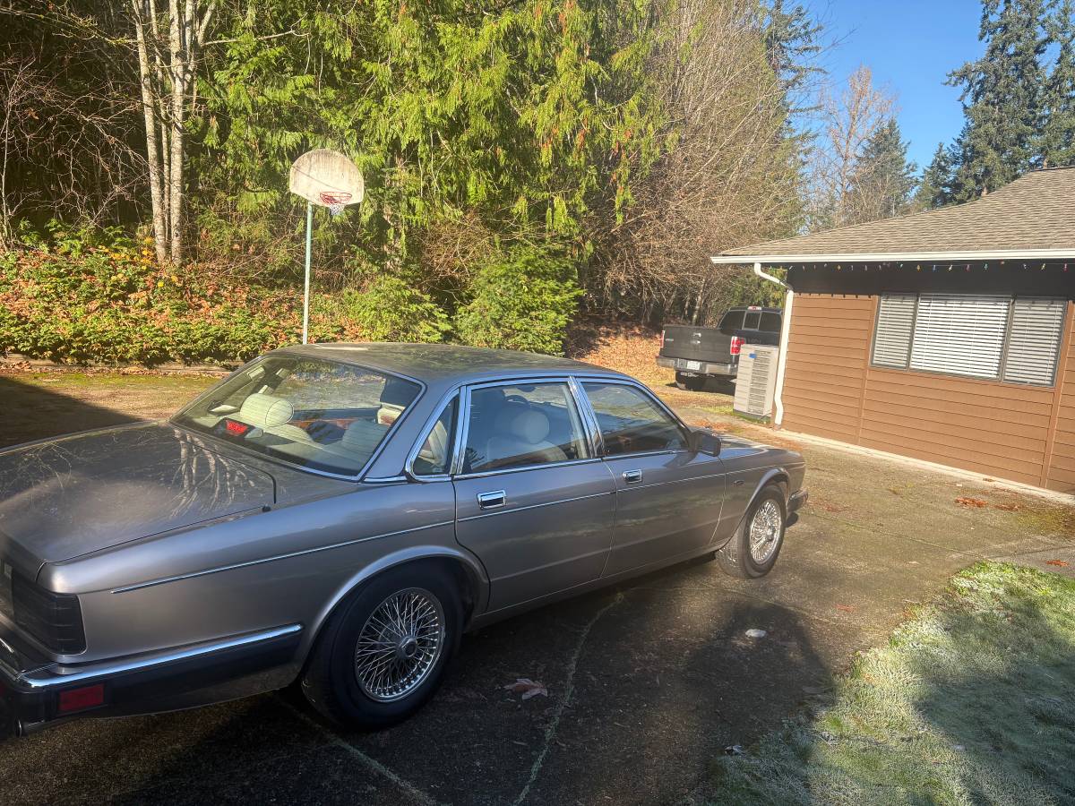 Jaguar-vanden-plas-1988-2