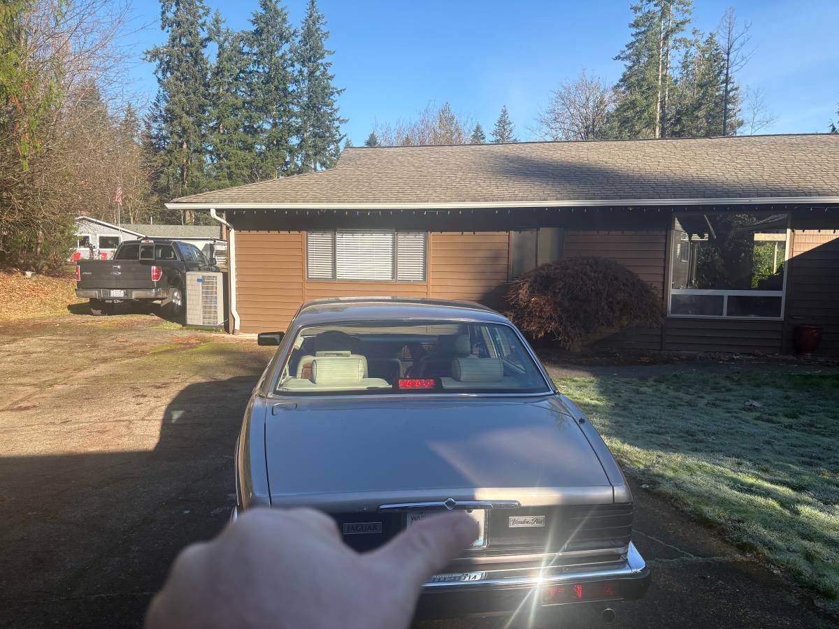 Jaguar-vanden-plas-1988-3