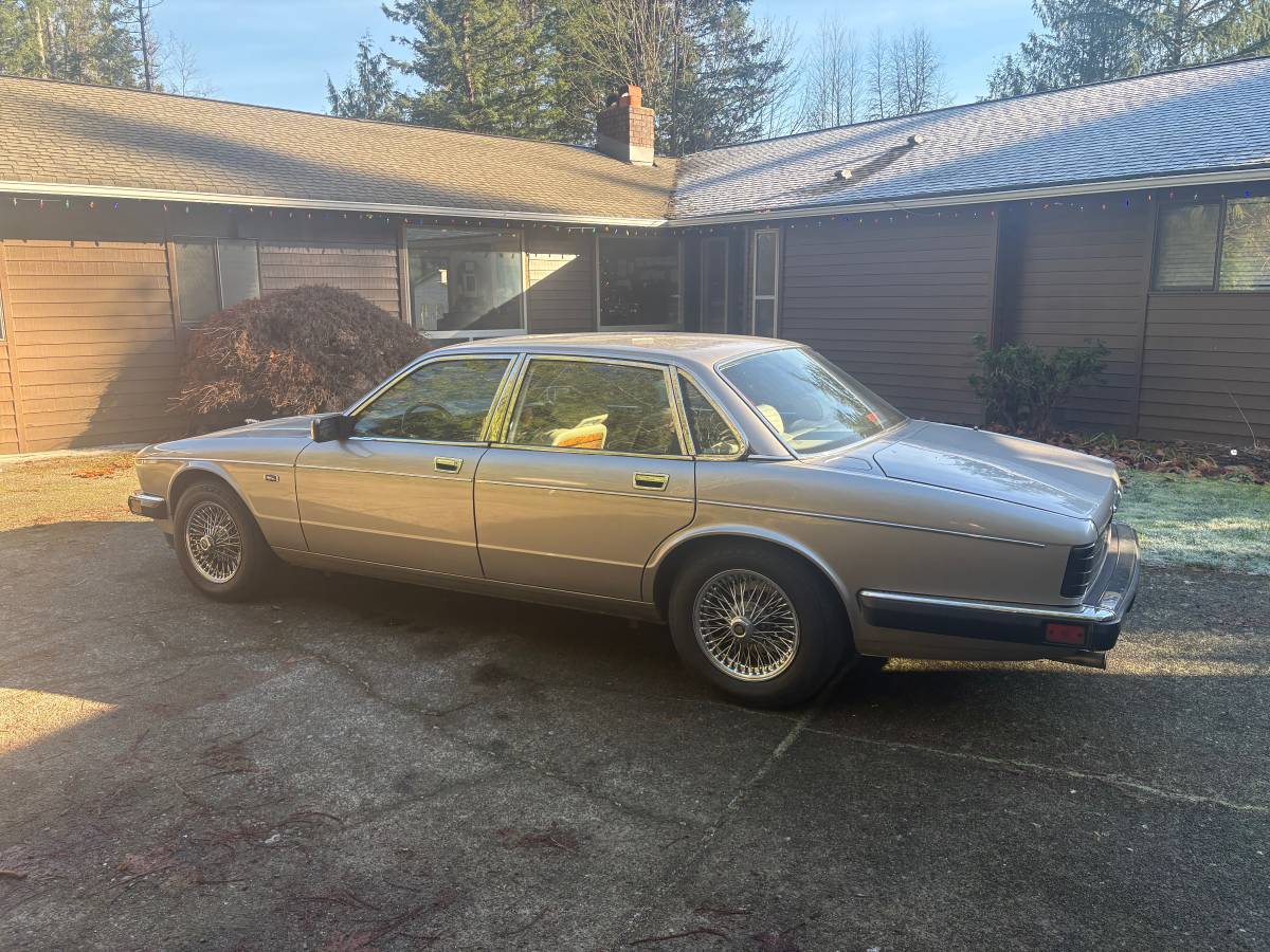 Jaguar-vanden-plas-1988