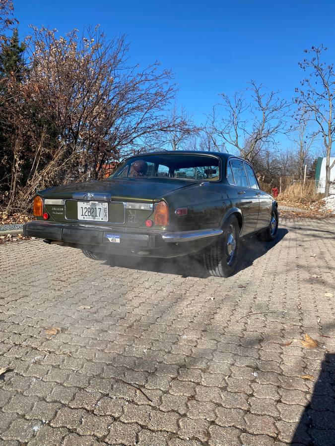 Jaguar-xj-1977-green