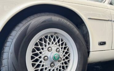 Jaguar-xj-series-1987-14