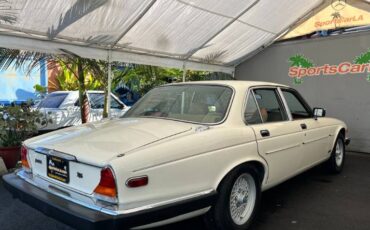 Jaguar-xj-series-1987-21