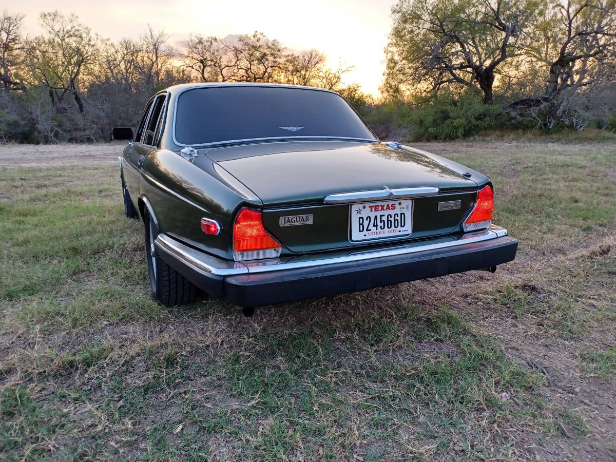 Jaguar-xj6-1982-1