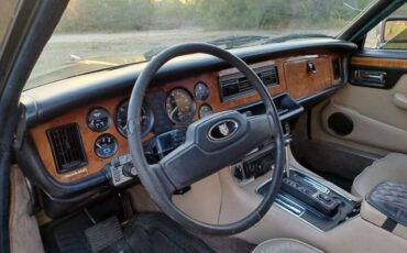 Jaguar-xj6-1982-12