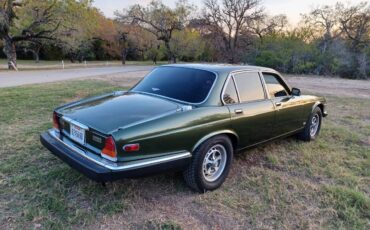 Jaguar-xj6-1982-14