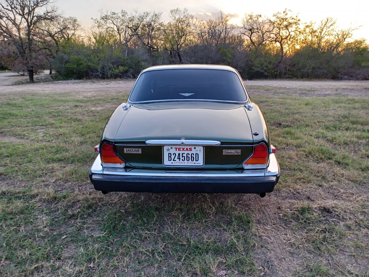 Jaguar-xj6-1982-15