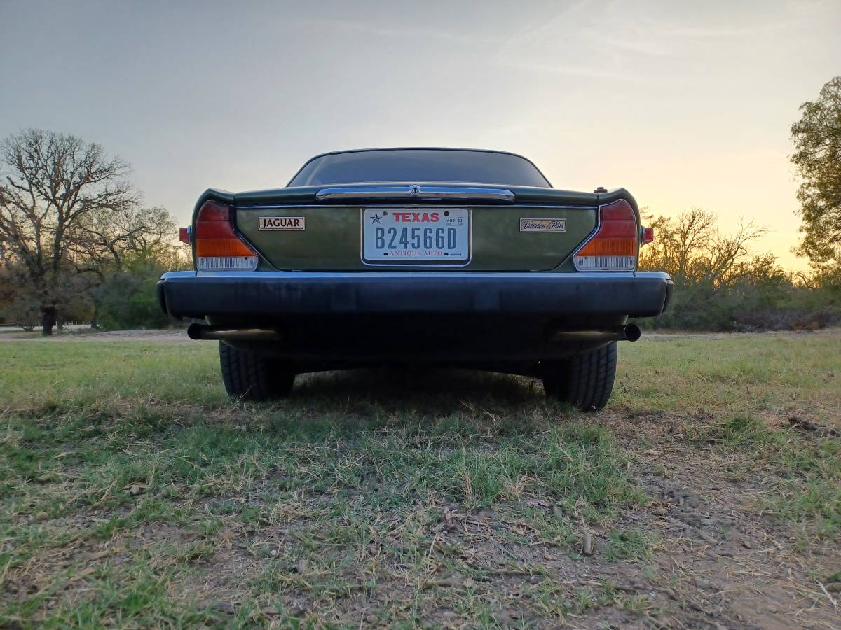 Jaguar-xj6-1982-20