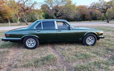 Jaguar-xj6-1982-3